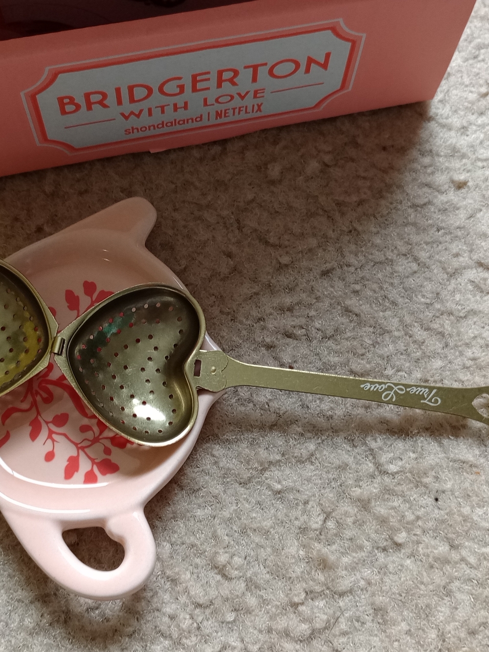Bridgerton With Love Heart Tea Infuser - Gold